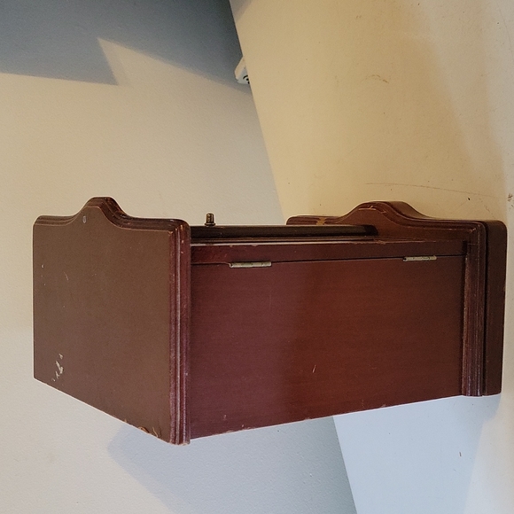 Wooden Jewelry holder with glass door - Picture 5 of 9